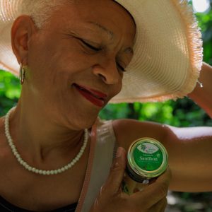 Déodorant "Santibon" à la menthe poivrée et bois de hô